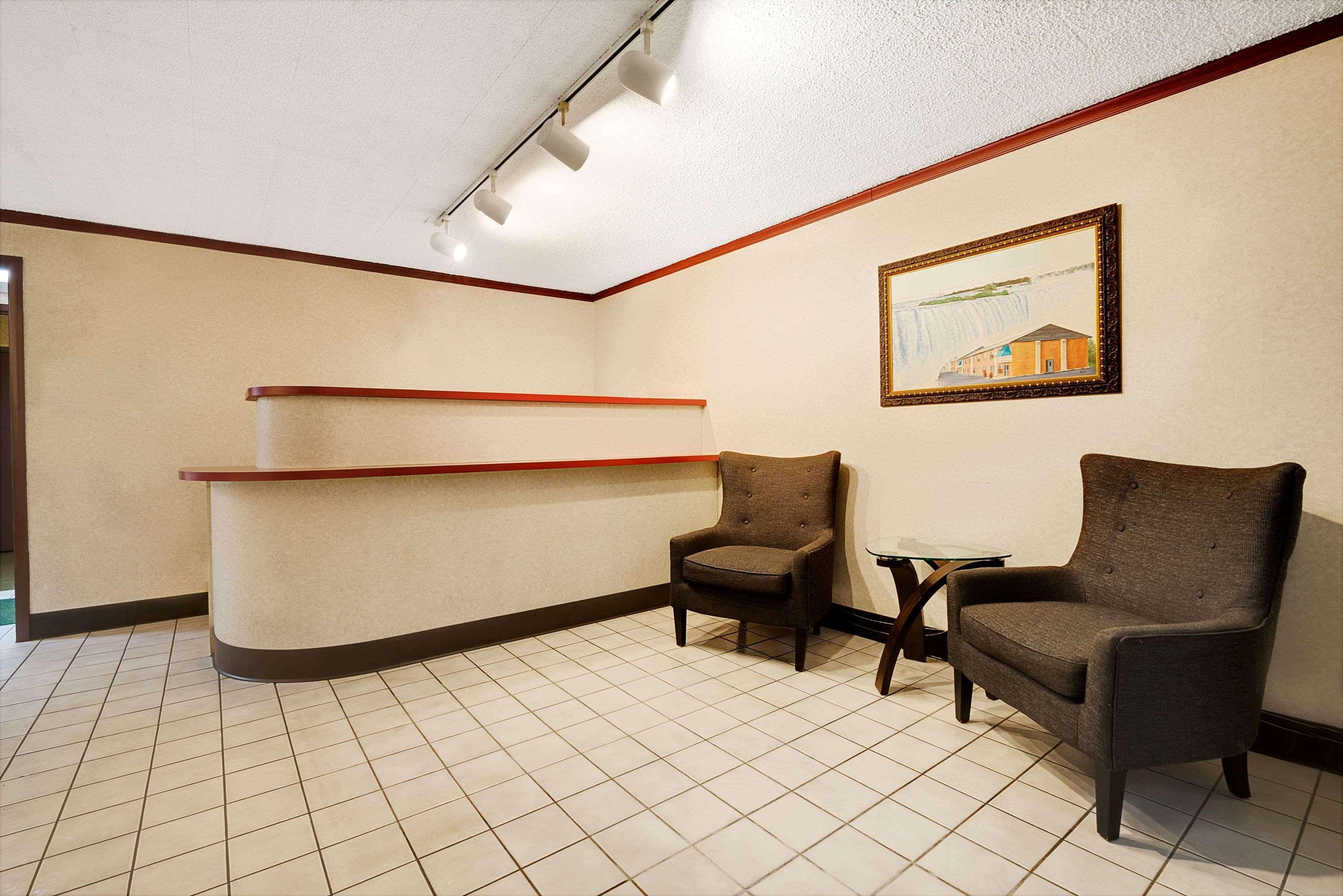 Super 8 By Wyndham Kenmore/Buffalo/Niagara Falls Area Exteriör bild