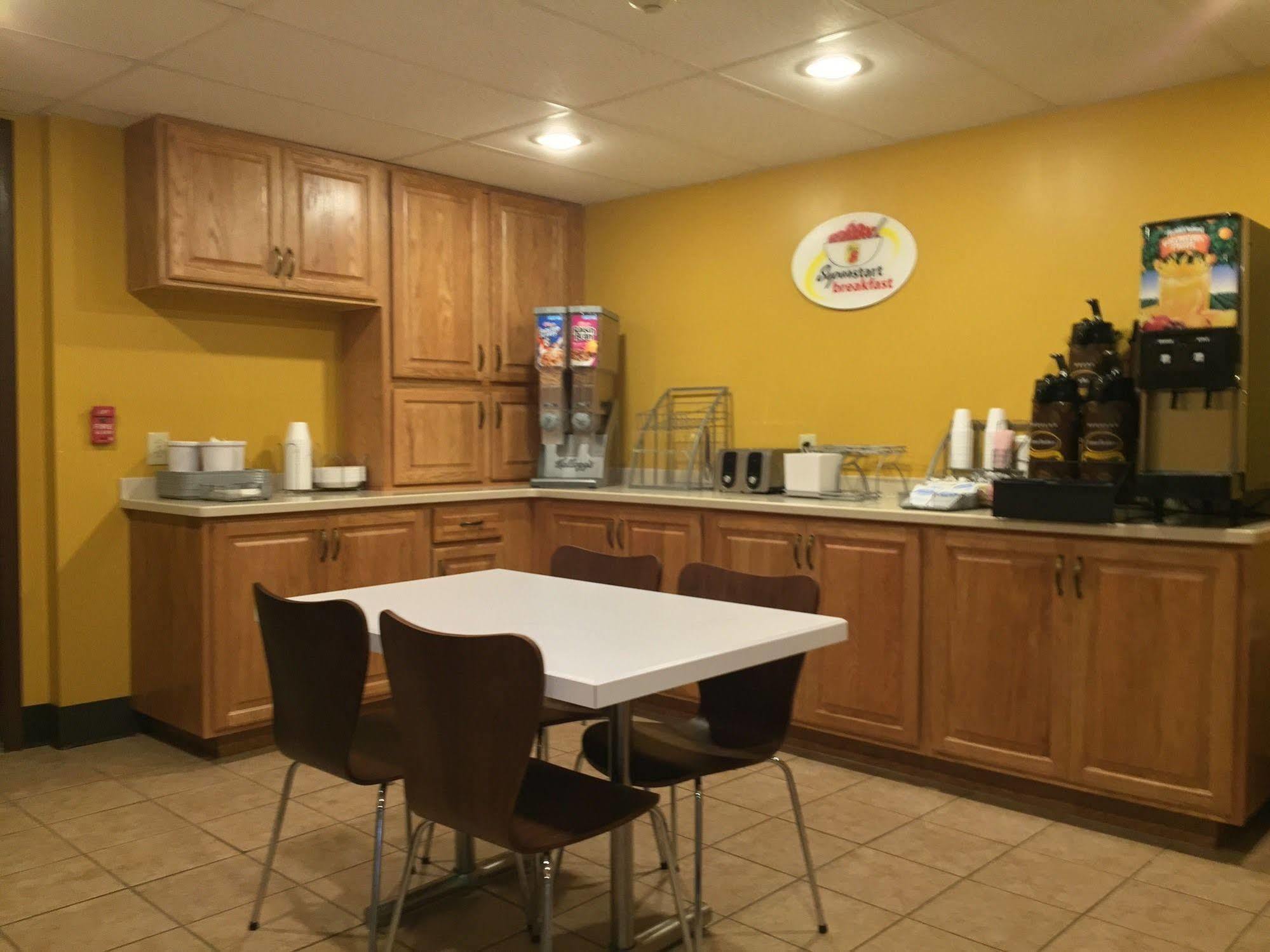 Super 8 By Wyndham Kenmore/Buffalo/Niagara Falls Area Exteriör bild